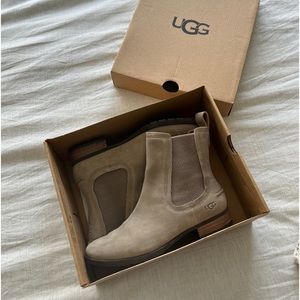 UGG Tan Suede Waterproof Chelsea Boot - NEVER WORN
